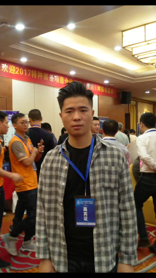 何经理
